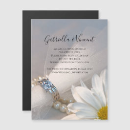 White Daisy Elegance Wedding Save the Date Magneteinladung