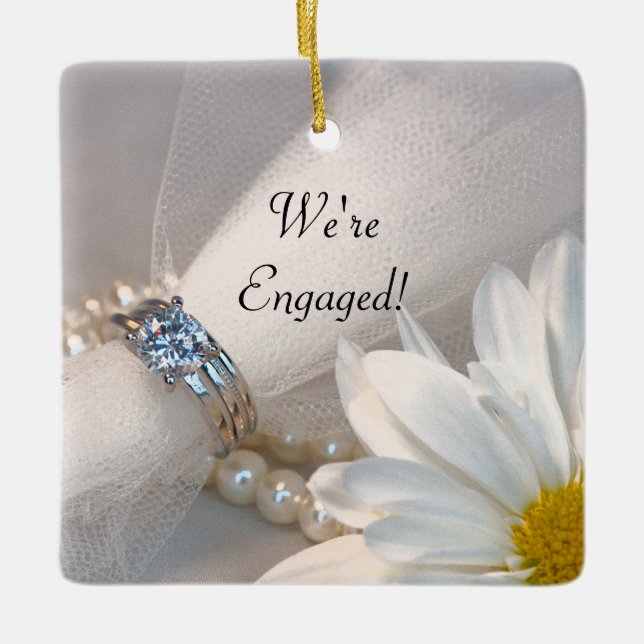 White Daisy Elegance Wir sind Verlobt Keramikornament (Vorderseite)