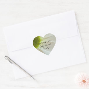 White Daisy Petals Wedding Save the Date Herz-Aufkleber