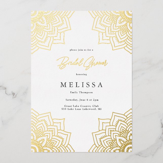 White Delicate Gold Mandala Brautparty Folieneinladung (Vorderseite)