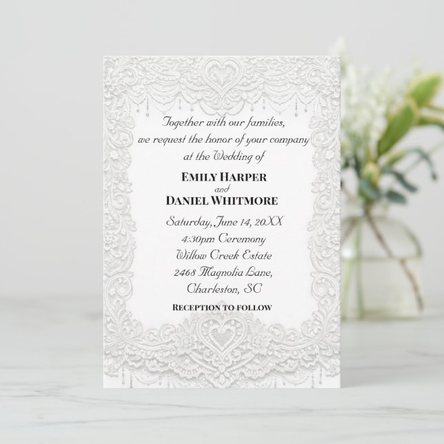 White Elegant Lace Wedding Invitation (Debout devant)