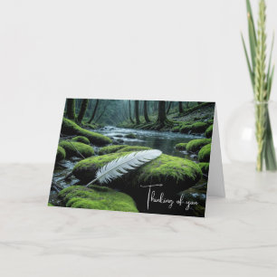 White Feather on a Rock Denken Sie an Sie Karte
