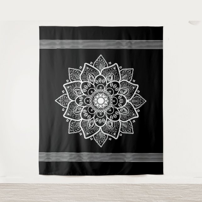 White Floral Mandala Schwarzer Hintergrund Wandteppich (Vorderseite)
