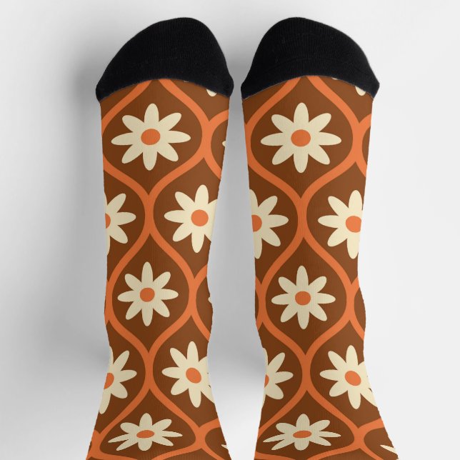 White Flowers on Brown Vintage Ogee Pattern  Socken (Oben)