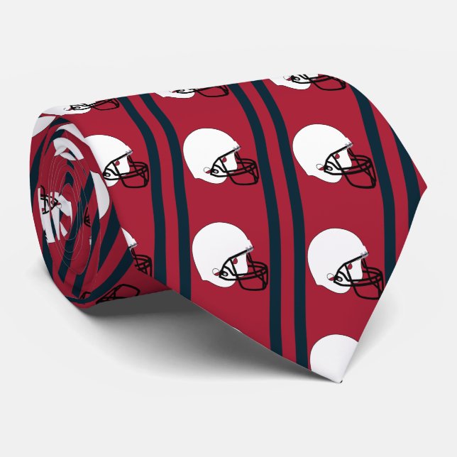 White Football Helmet auf Maroon Necktie Krawatte (Gerollt)