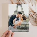 White Frame Hochzeit Foto Dankeschön Karte<br><div class="desc">Eine moderne Hochzeitskarte mit einem wunderschönen Bild der Neugeborenen und einem klassischen weißen Rahmen. Fügen Sie eine persönliche Dankeschön-Nachricht hinzu und Sie können Ihr eigenes Hochzeitszertifikat hochladen.</div>