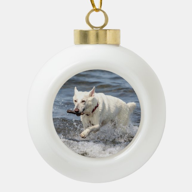 White German Shepard am George Lake Keramik Kugel-Ornament (Vorderseite)