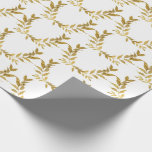 White Gold Leaf Monogram Elegant Chic Wedding Geschenkpapier<br><div class="desc">Schönes Weiß mit goldgelben Glitzer Akzente Packpapier, das elegant und schick ist. Imitate Gold. Einfache Eleganz in ihrer besten Form. Minimalistisch und modern.</div>