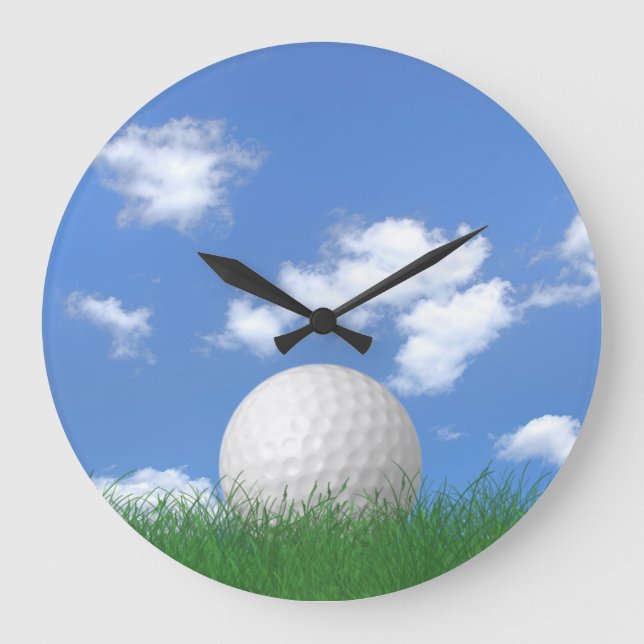 White Golf Ball im Gras Große Wanduhr (Vorderseite)