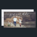 White Handwriting Script-Foto Rette Unser Datum II Save The Date<br><div class="desc">Eine elegante und moderne Save the Date-Fotokarte mit weißem handgeschriebenem Schriftbild. Personalisieren Sie diese Save the Date Fotokarte,  indem Sie Ihr eigenes Foto und Ihre Daten hinzufügen. Ähnliche Artikel sind in meinem Shop erhältlich.</div>