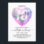 White Holographic Foil Heart Balloon Sweet 16 Einladung<br><div class="desc">Diese junge, moderne und niedliche 16 . Geburtstag Geburtstagsfeier ist perfekt für das trendige und stilvolle Mädchen. Die Imitate sind grün, rosa, lila und blau bedruckt und haben einen großen Herzballon mit "16" auf einem weißen Hintergrund. Es ist ein elegantes, cooles, hübsches und chic lustiges Design! ***WICHTIGE HINWEIS FÜR DESIGN:...</div>