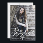 White It's a Wonderful Life Christmas Foto Card Feiertagskarte<br><div class="desc">Dies ist ein Schriftdesign mit einem Foto mit voller Blende und Overlay in weißer Pinselschrift. Es ist ein wunderbares Leben.</div>