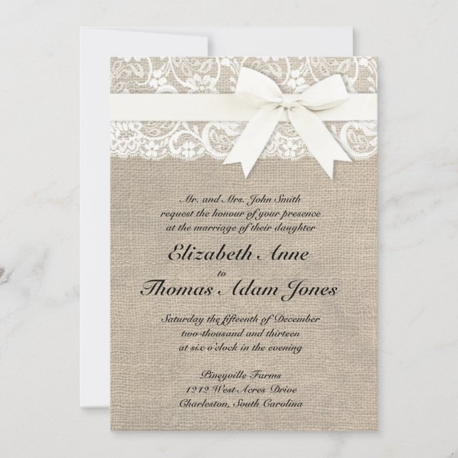 White Lace Look Rustic Burlap Hochzeit Einladung (Vorderseite)