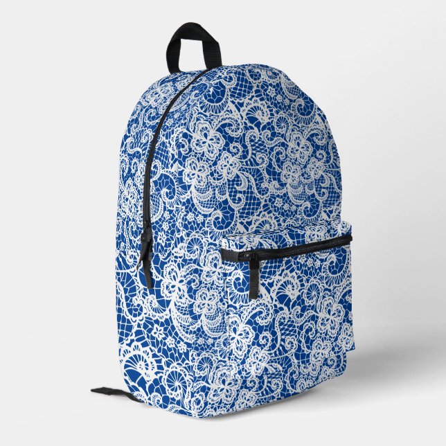 White Lace On Blue Bedruckter Rucksack (Rückseitige Ecke links)
