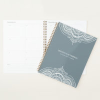 White Lace Paisley Mandala auf Blue-Gray