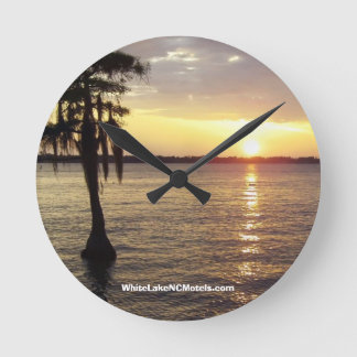 White Lake NC Sunset Clock Runde Wanduhr