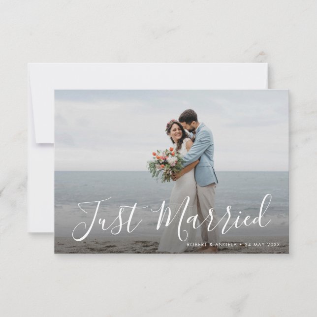 White Letter Just heiratete Hochzeitserklärung Dankeskarte (Vorderseite)