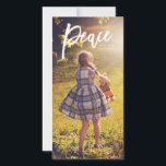 White Letters Peace Christmas Foto Card Feiertagskarte<br><div class="desc">Frieden. Weihnachts-Weihnachtsfotokarte in White Lettering. Schriftzeichen in weißem Overlay,  um Ihre Fotokarte zu personalisieren. Frieden für alle</div>