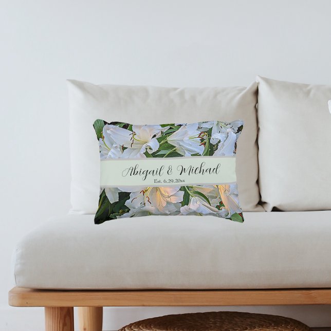 White Lilies Wedding Couple Names Floral Dekokissen (In Situ Sofa)