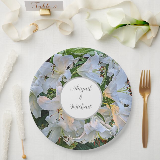 White Lilies Wedding Couple Names Floral Pappteller (Hochzeit)