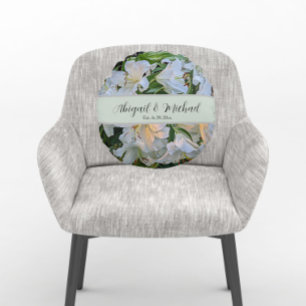 White Lilies Wedding Couple Names Floral Rundes Kissen