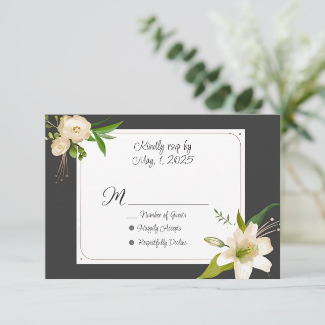 White Lilies Wedding RSVP Karte (Stehend Vorderseite)
