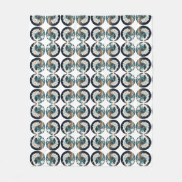White Lotus & Ocean Wave - Eleganz in Motion Fleecedecke