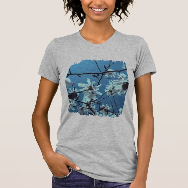 White Magnolia Bloom Blue Sky T-Shirt (Vorderseite)
