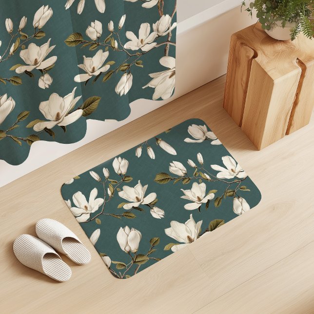 White Magnolia Grove on Viridian Elegant Floral  Badematte (Von Creator hochgeladen)