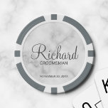 White Marble Modernes Script Personalisierter Trau Pokerchips<br><div class="desc">Personalisierte Trauzeuge Geschenke mit dem Namen des personalisierten Trauzeugen in grauem, modernem Skript-Schriftart-Stil mit Titel und Hochzeitsdatum in modernen Sans Serif Schriftart Stil auf weißem Marmor Hintergrund. Auch perfekt für Trauzeuge, Brautvater und mehr. Bitte beachten Sie: Die Marmordetails werden im Kunstwerk simuliert. Bei der Herstellung dieses Produktes wird kein Marmor...</div>