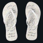 White Metallic Floral & Confetti Glitzer | Hochzei Flip Flops<br><div class="desc">Brautparty Drehte Flop Shoes. DIY Text. ⭐ Dieses Produkt ist zu 100% benutzerdefinierbar. Grafik und / oder Text kann hinzugefügt, gelöscht, verschoben, verändert, verändert werden, rotiert, etc... 99% meiner Designs in meinem Geschäft sind in Schichten gemacht. Damit können Sie die Größe und den Text der Grafik und des Textes so...</div>