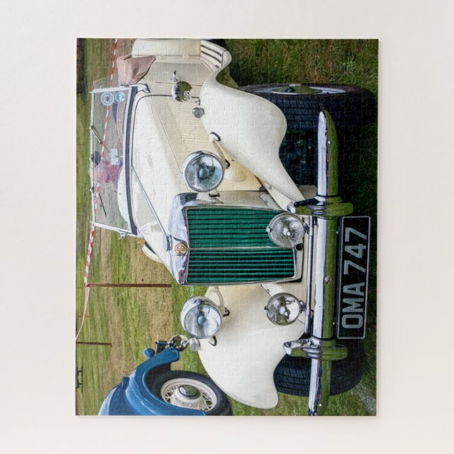 White MG TD Classic British Sportwagen (Vertikal)