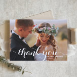 White Modern Calligraphy Foto Wedding Dankeskarte<br><div class="desc">Foto Vielen Dank für Ihre Karte | Vielen Dank an Familie und Freunde, dass sie Teil Ihres besonderen Tages mit dieser individuell gestaltbaren Hochzeit Dankeschön-Karte. Dieses Foto Dankeschön-Karte verfügt über moderne Kalligraphie. Personalisieren Sie diese, indem Sie Ihre Daten hinzufügen. Dieses Foto Hochzeit danke Ihnen Karte ist auf anderen Cardstock verfügbar....</div>