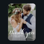 White Modern Calligraphy Foto Wedding Magnet<br><div class="desc">Feiern Sie Ihre Liebe und zeigen Sie Dankbarkeit mit unserem personalisierbaren Foto Hochzeit danke Ihnen Magnet! Dieser einzigartige Sake ist perfekt, um Ihre Lieben an Ihren besonderen Tag zu erinnern und gleichzeitig Ihren herzlichen Dank in einer denkwürdigen Weise auszudrücken. Es verfügt über ein modernes typografisches Foto-Overlay. Personalisieren Sie Ihre Fotos...</div>