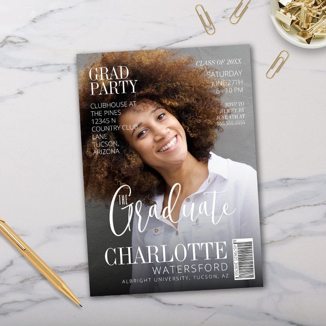 White Modern Minimalistisch Magazine Cover Foto Einladung (Graduation invitation with minimalist white magazine cover theme with one photo and the graduate)