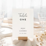 White Modern Script Wedding Tischnummer Card<br><div class="desc">Das Design unserer White Modern Script Wedding Tischnummer Card, in der modernes Minimalismus auf die Kalligraphie-Kunst trifft. Diese kuratierte Ästhetik bringt einen Hauch von Raffinesse zu Ihrem besonderen Tag - mit einer Drehung von boho, lässigem Charme. Die Kombination aus einfacher Typografie und einem stilvollen Script-Schriftart verleiht Ihrer Hochzeit eine einzigartige...</div>
