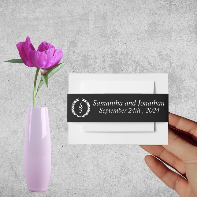 White Monogram Wreath auf Black Wedding Einladungsbanderole (Von Creator hochgeladen)