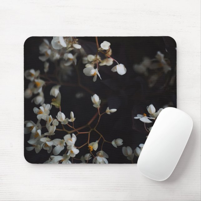 White moody flowers on dark background mousepad (Mit Mouse)