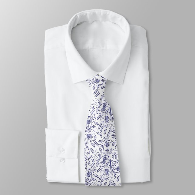 White neck tie with elegant blue floral pattern  krawatte (Von Creator hochgeladen)
