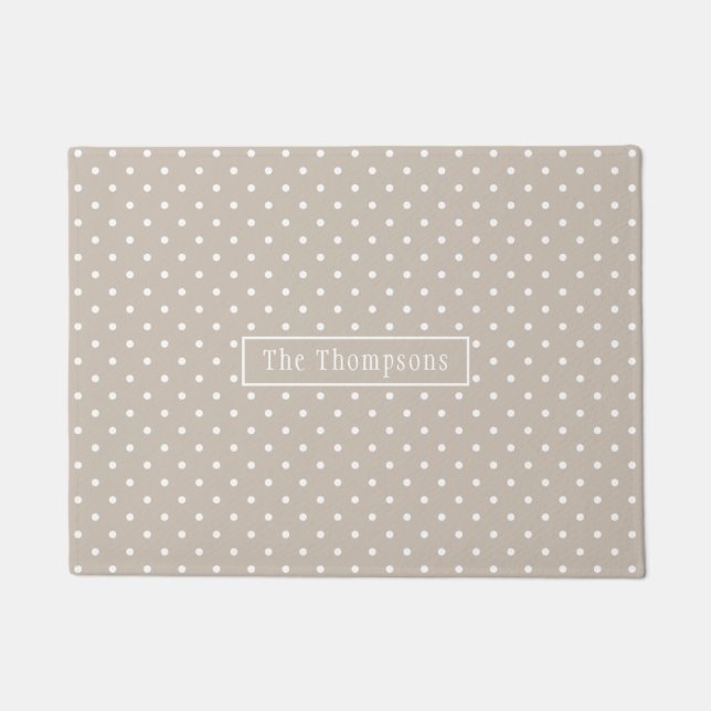 White On Beige Polka Dots Pattern With Custom Name Fußmatte (Vorderseite)