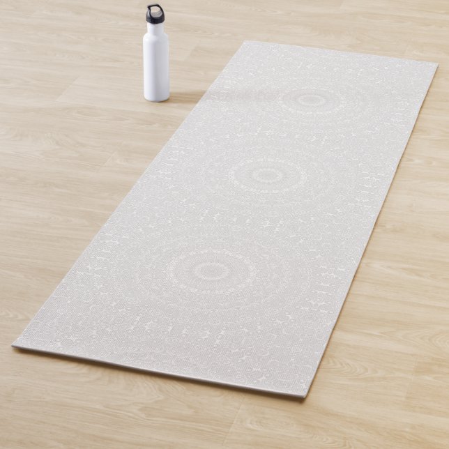 White on White Geometric Mandala Pattern Yogamatte (Beispiel)