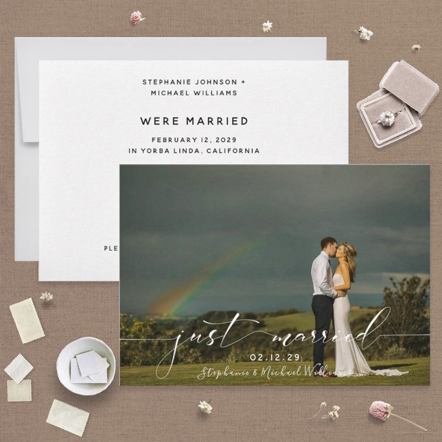 White Overlay Calligraphy Just Married Foto Einladung (Von Creator hochgeladen)