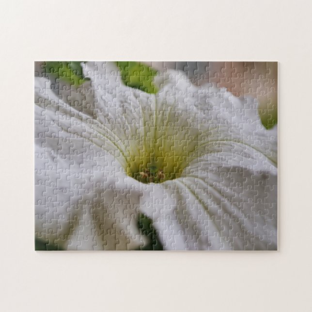 White Petunia Blume Makro Nah Up Puzzle (Horizontal)