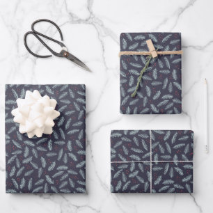White Pine Boughers Feathers Holly Berries Weihnac Geschenkpapier Set