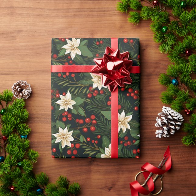 White Poinsettia und Red Holly Berries Geschenkpapier (Feiertagsgeschenk)