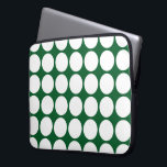 White Polka Dots on Green Laptopschutzhülle<br><div class="desc">Reihen von fett weißen Polka Punkte auf einem grünen Hintergrund bilden ein klassisches grafisches Muster. Digitales Bild. Copyright © 2013 Claire E. Skinner. Alle Rechte vorbehalten.</div>