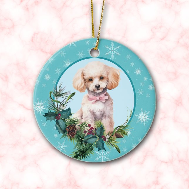 White Poodle Evergreen Blue Snowflake Border Keramik Ornament (Von Creator hochgeladen)