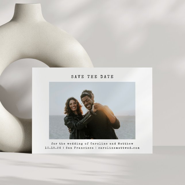 White Retro Schreibmaschine Schriftart Wedding Fot Save The Date (Von Creator hochgeladen)