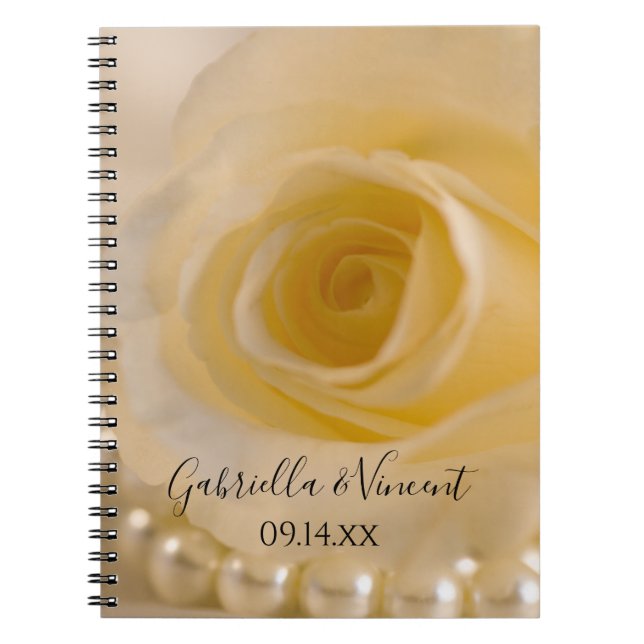 White Rose and Pearls Wedls Guest Book Notizblock (Vorderseite)
