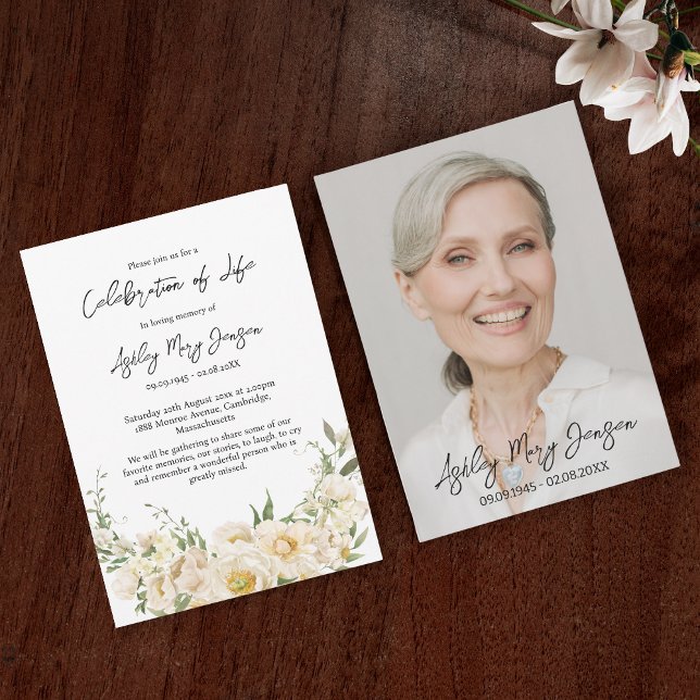 White Rose Celebration of Life Photo Funeral Einladung (Von Creator hochgeladen)